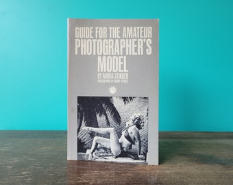 Guide for the Amateur Photographer's Model - Maria Stinger, Bunny Yeager