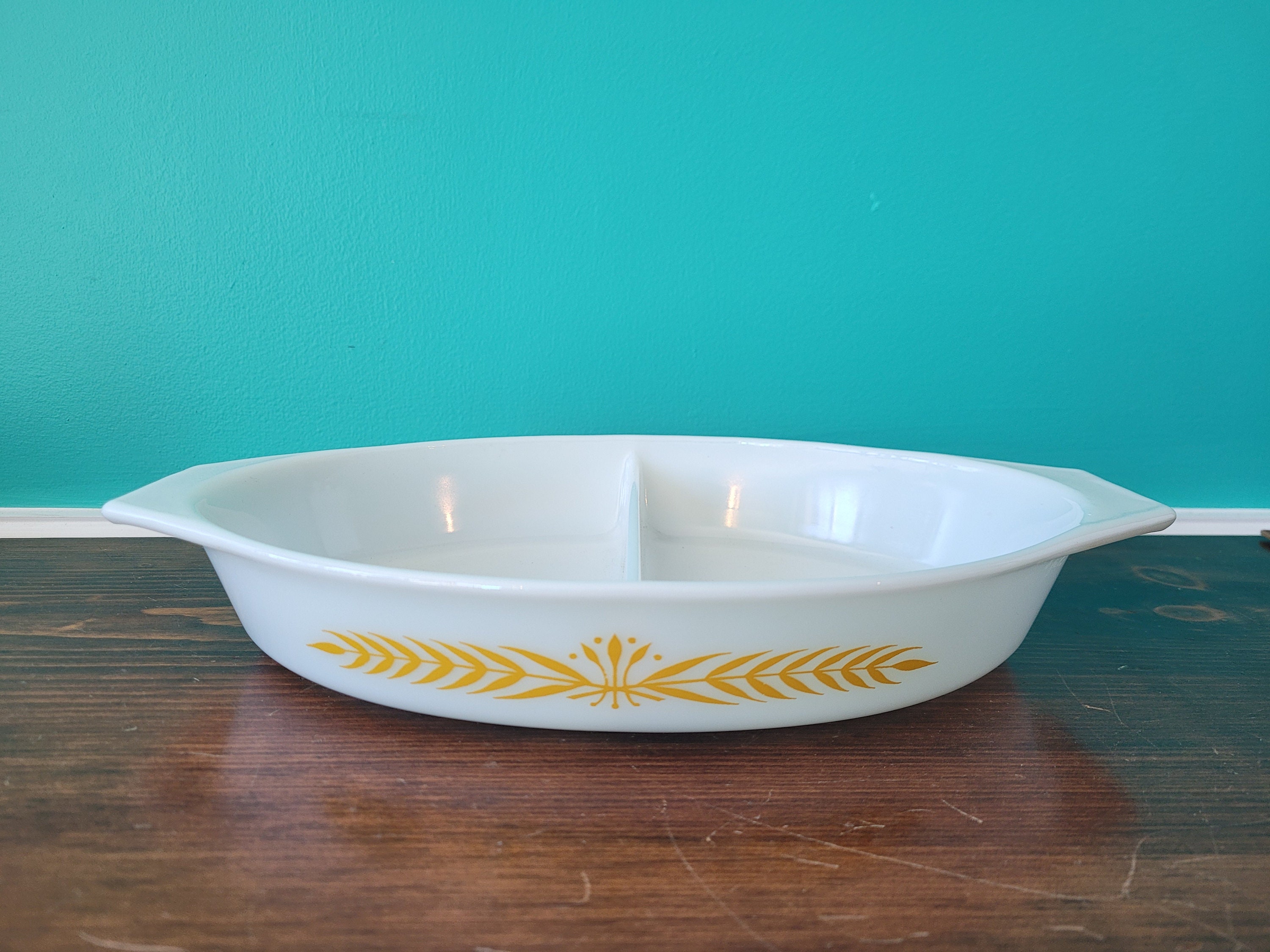 Vintage Pyrex Yellow Star 1 1/2 Qt Divided Casserole Dish – The