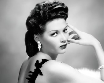 1940's Era Sultry Actress Yvonne De Carlo-black and White | Etsy