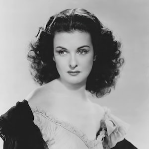 Joan Bennett studio photo c. 1939, black & white, multiple sizes, Classic Hollywood, vintage actress, print/poster  [730-1797]