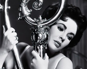 не суди за килограммы да не судим будешь за сантиметры. судить о женщине по виду мужчины. элизабет тейлор в душе. женщина с перцем. властная дама.