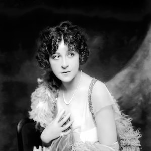 Fanny Brice, c. 1917 - Actriz, comediante, cantante de Ziegfeld Follies - blanco y negro, varios tamaños - glamour vintage, Funny Girl [730-1293]