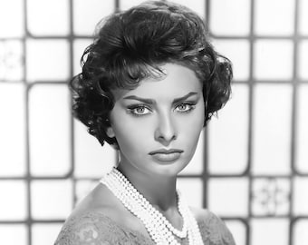Sophia Loren in pearls c. 1950's, black & white, print/poster - Vintage Hollywood, classic actress, celebrity portrait  [1575]