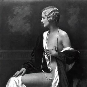 Muriel Finlay 1920&#39;s Era Ziegfeld Follies showgirl - black & white, multiple sizes - sexy, elegant, glamorous, vintage beauty [730-040]