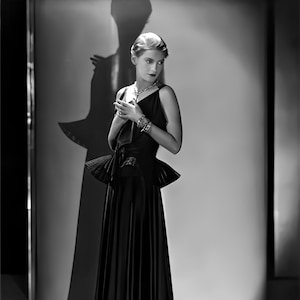 Lee Miller in Paris c. 1931 - black & white, multiple sizes - vintage fashion, vintage photographer, model, war correspondent [730-1613]