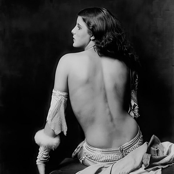 Grace Moore - 1920's Era Ziegfeld Follies starlet - black & white-multiple sizes-[730-092] sexy, sultry, provocative, glamorous, showgirl