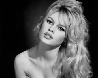 Brigitte Bardot c. 1950's wearing a towel - black & white, multiple sizes - topless in towel, sexy, vintage bombshell, poster art [730-1191]