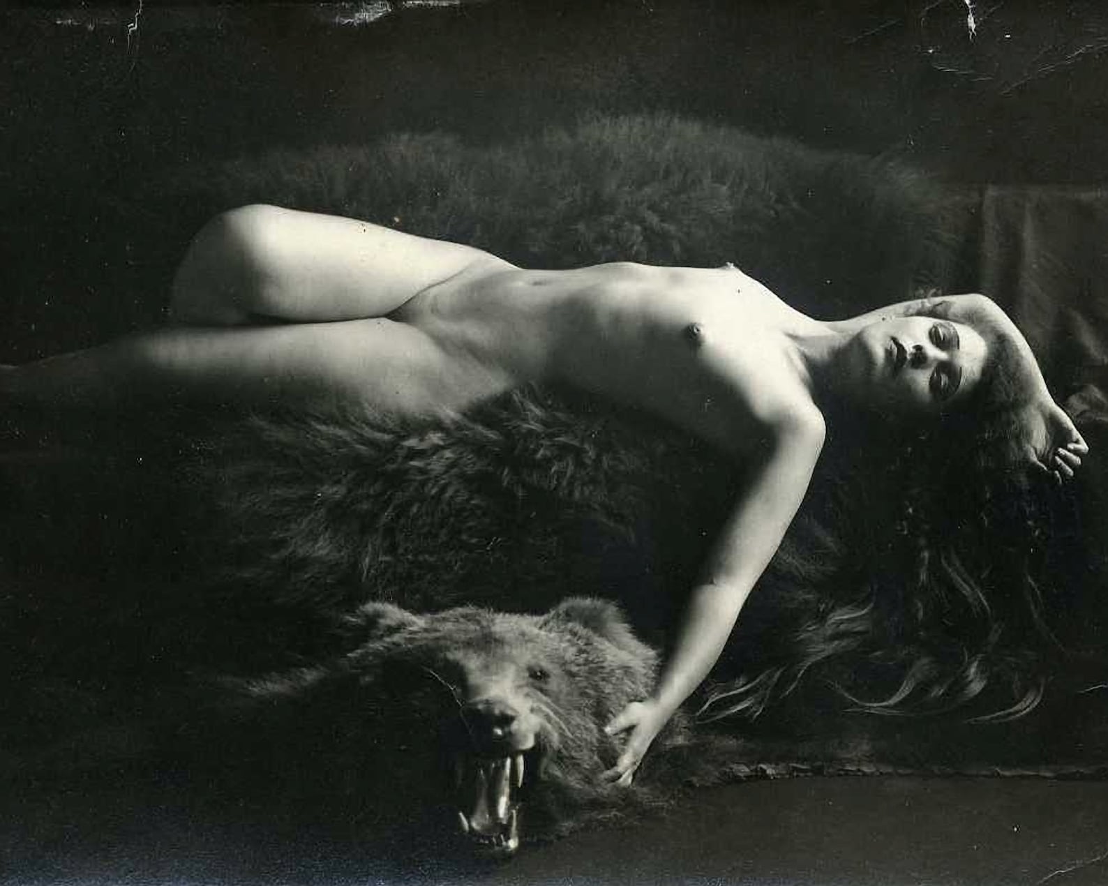 Early 1900's Nude on Bearskin Rug A.Allen 730-923 Black afbeelding 0.