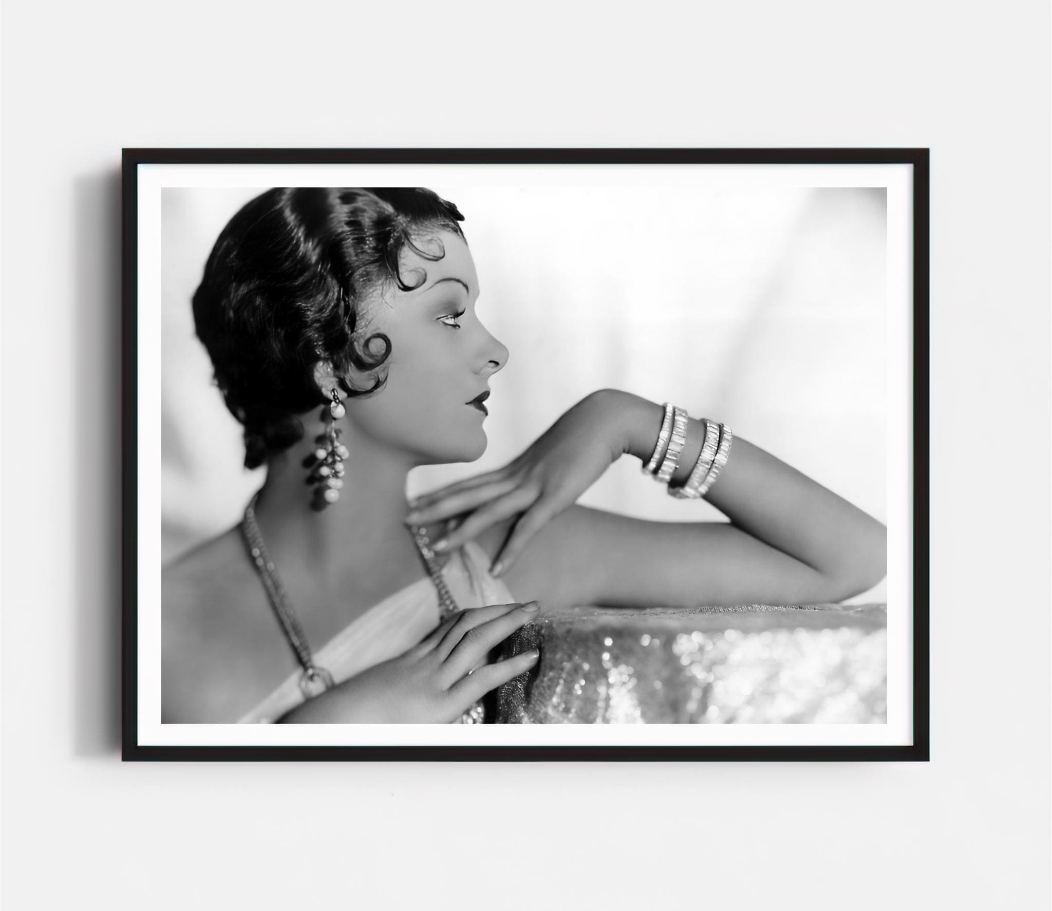 モノクロ女性ポートレート版画 モノクロ女性ポートレート版画