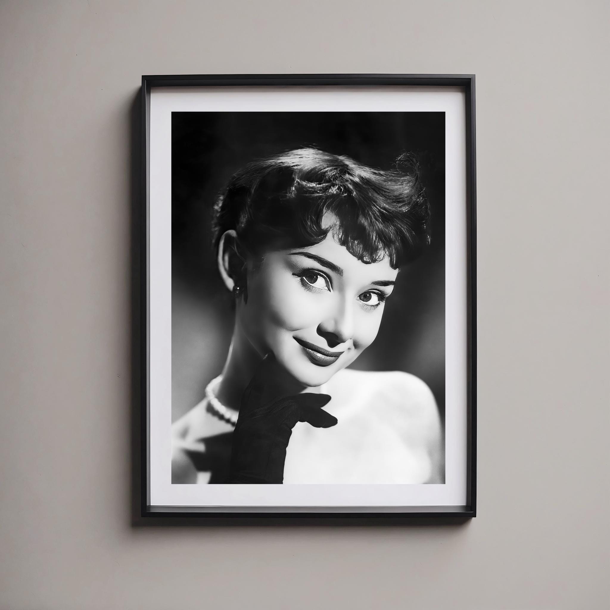 オードリー・ヘプバーン - スタジオポートレート、1951年頃 - 白黒