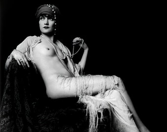 Alice Wilkie 1920's Era Ziegfeld Follies Star - Black and White-Multiple Sizes-[730-731]  Classic Sexy Hollywood Glamour Pearls