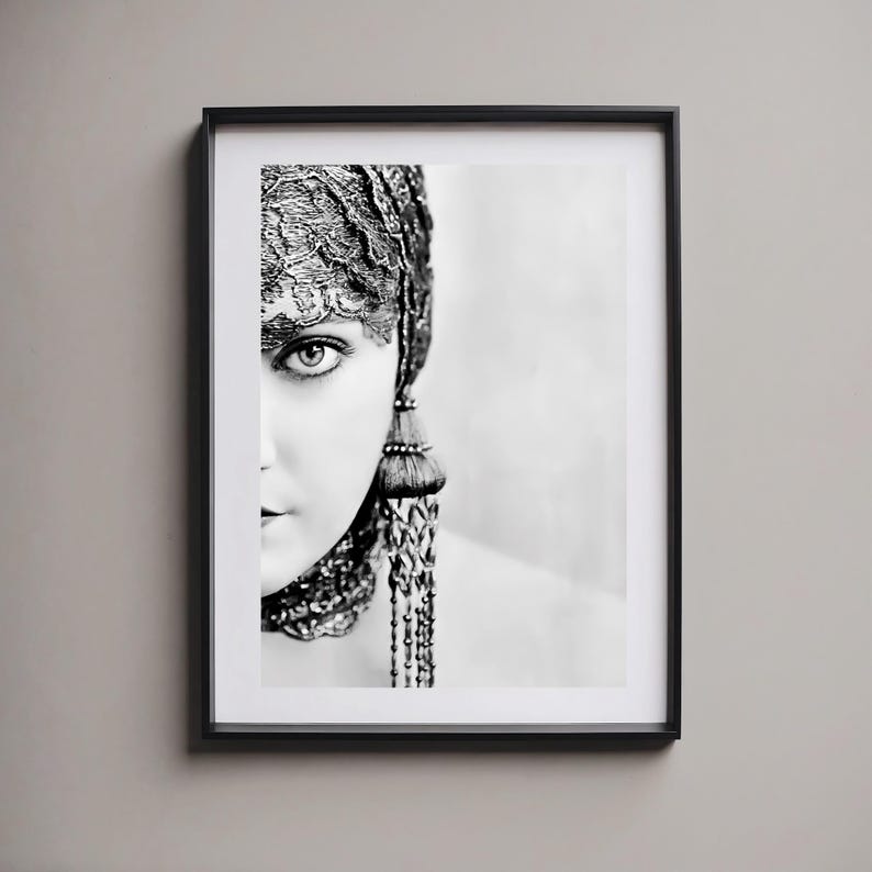 Hollywood Legend Gloria Swanson circa 1919 - Black & White print - Multiple Sizes [730-817] Classic, Iconic, Vintage Fashion image 2