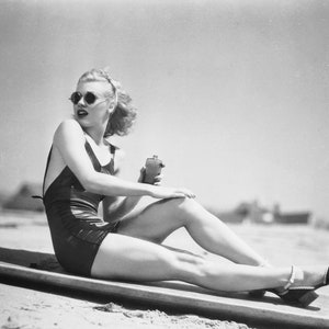 Ginger Rogers on the beach circa 1933 [730-872] Black & White print, Multiple Sizes - Glamorous, Sexy Bathing Suit Pin Up