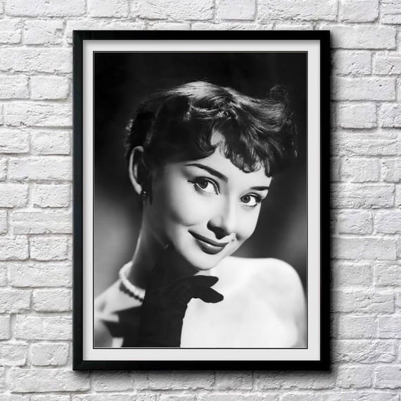 オードリー・ヘプバーン - スタジオポートレート、1951年頃 - 白黒 