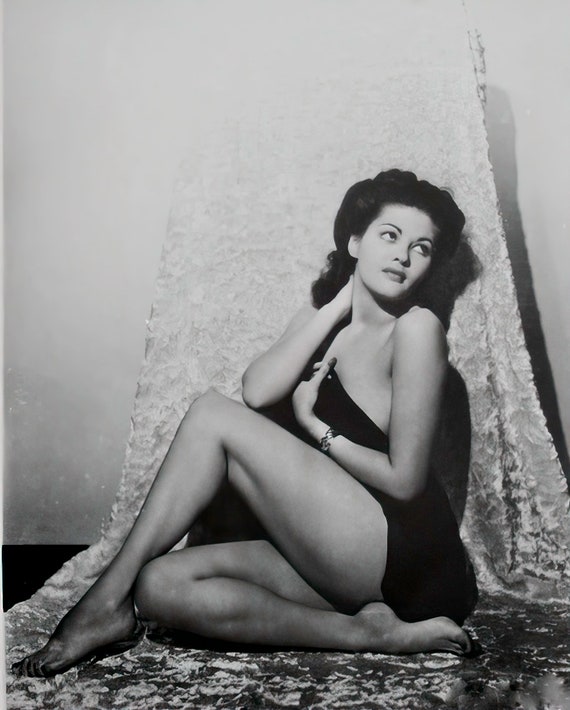Yvonne De Carlo Nude Circa 1940's Black & White - Etsy Singapore