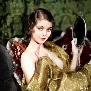 Loretta Young Studioportrait c. 1930&#39;s - Farbe, mehrere Größen - Schauspielerin Hauptdarstellerin, klassische Schönheit, alter Hollywood-Glamour [C157]