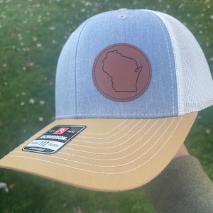 Gorra de camionero con cierre a presión de cuero vegano de Wisconsin / Gorra del estado de Wisconsin / Regalo de Wisconsin