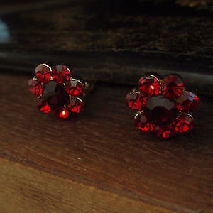 Vintage Ruby & Garnet Red Round Cluster Clip Earrings. Gold Plated