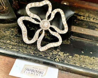 Vintage Swarovski crystal brooch in a flower design. Rhodium plated.