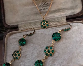 Vintage Emerald Green Crystal Long Drop Pierced Earrings Necklace and Pendant Set