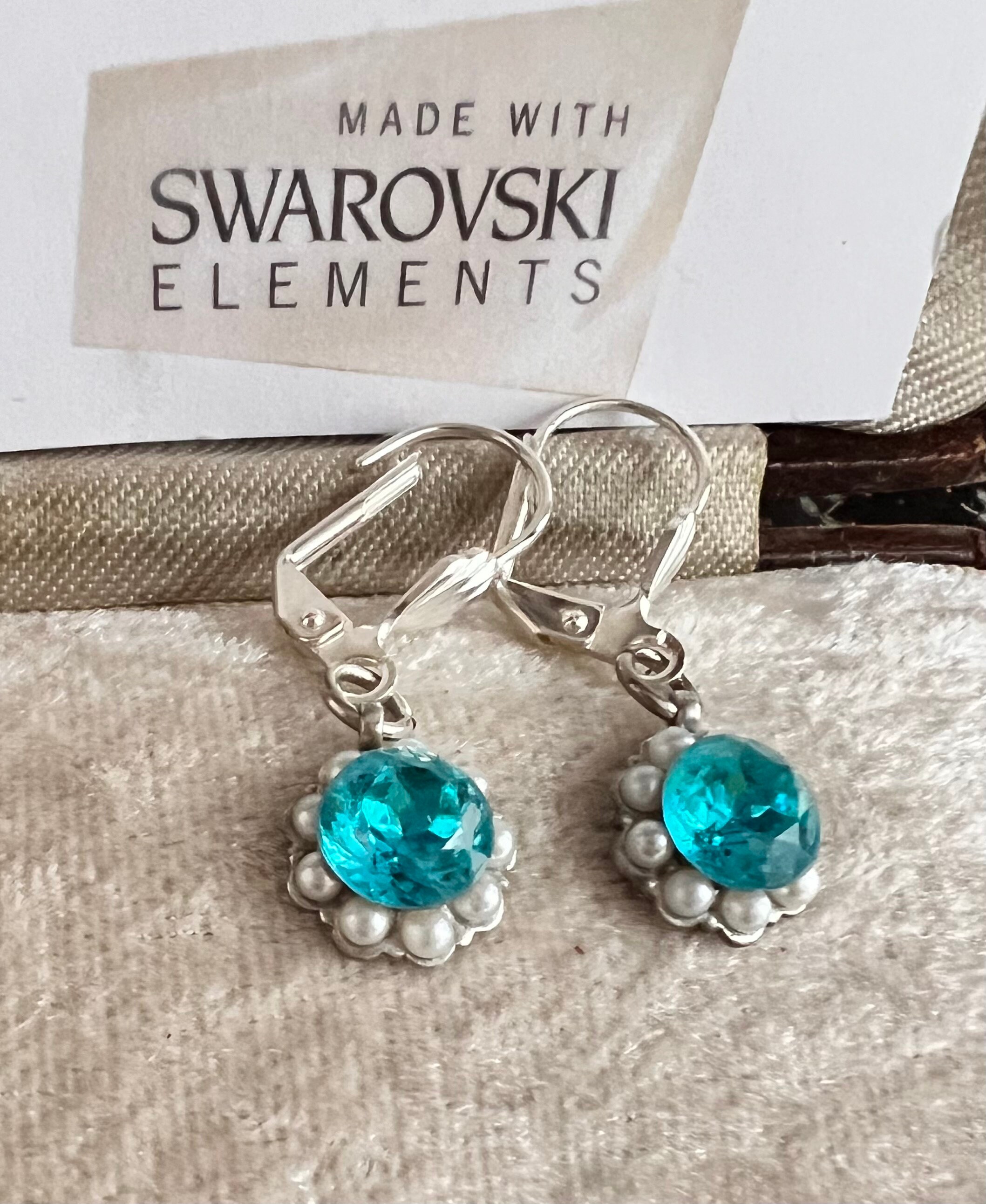 Beautiful Aquamarine Swarowski Crystal  Japanese faux pearl daisy dangle Drop vintage earrings for pierced ears. Silver plated