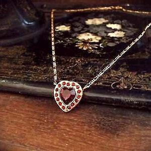 vintage ruby red crystal heart pendant necklace. gold plated figaro chain