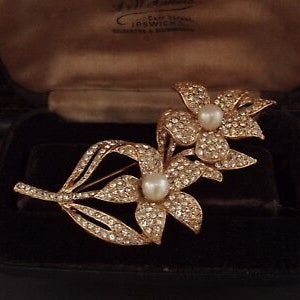 Vintage Schmuck Große Blumen Brosche mit Kristallen und Perlen besetzt