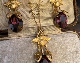 vintage Swarovski amethyst, stylish gold bee necklace and earrings set.  Very Gucci and Haskell! Great Gifts for Women, Birthdays and Xmas