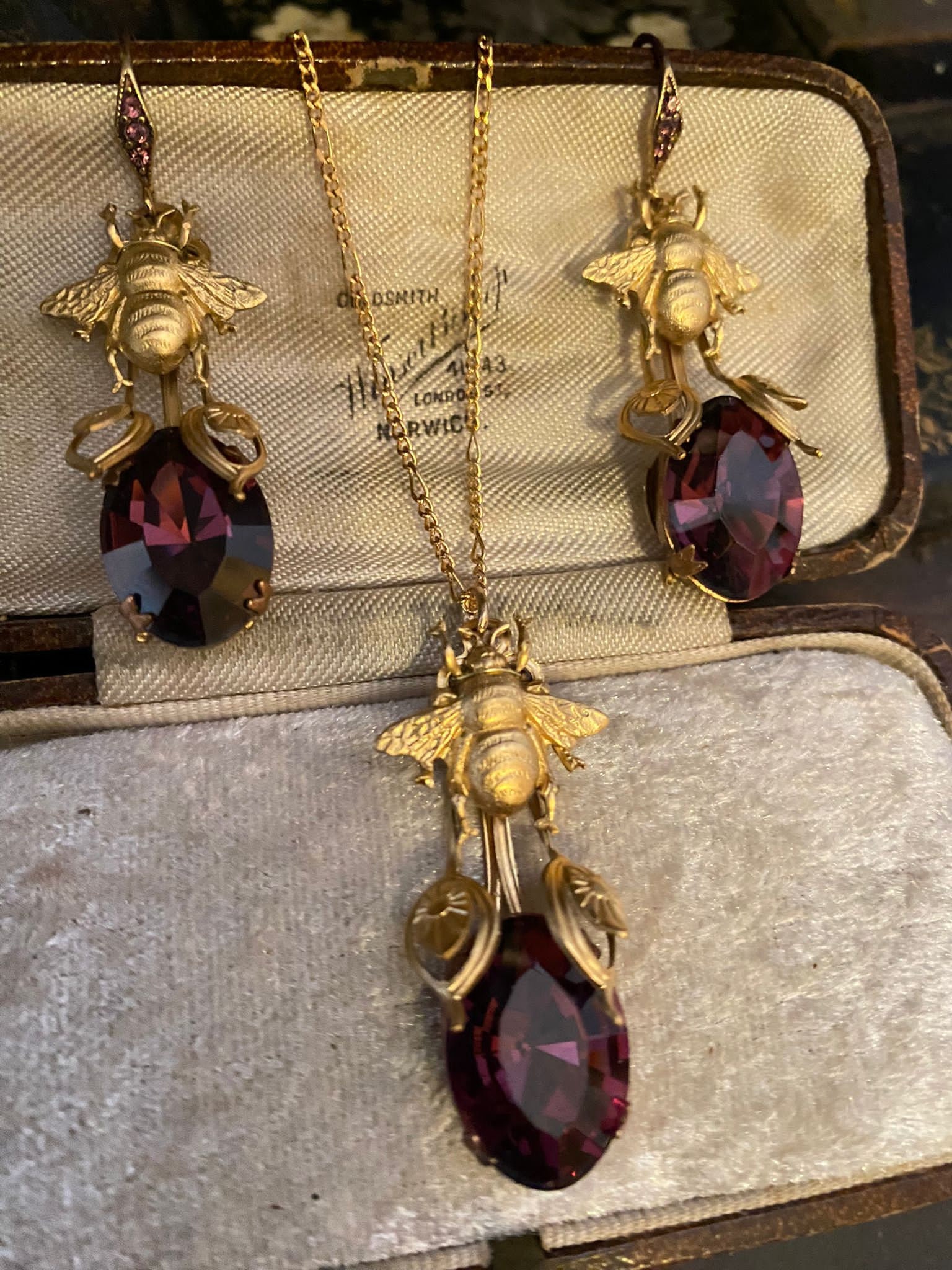 Gucci bumblebee necklace best sale