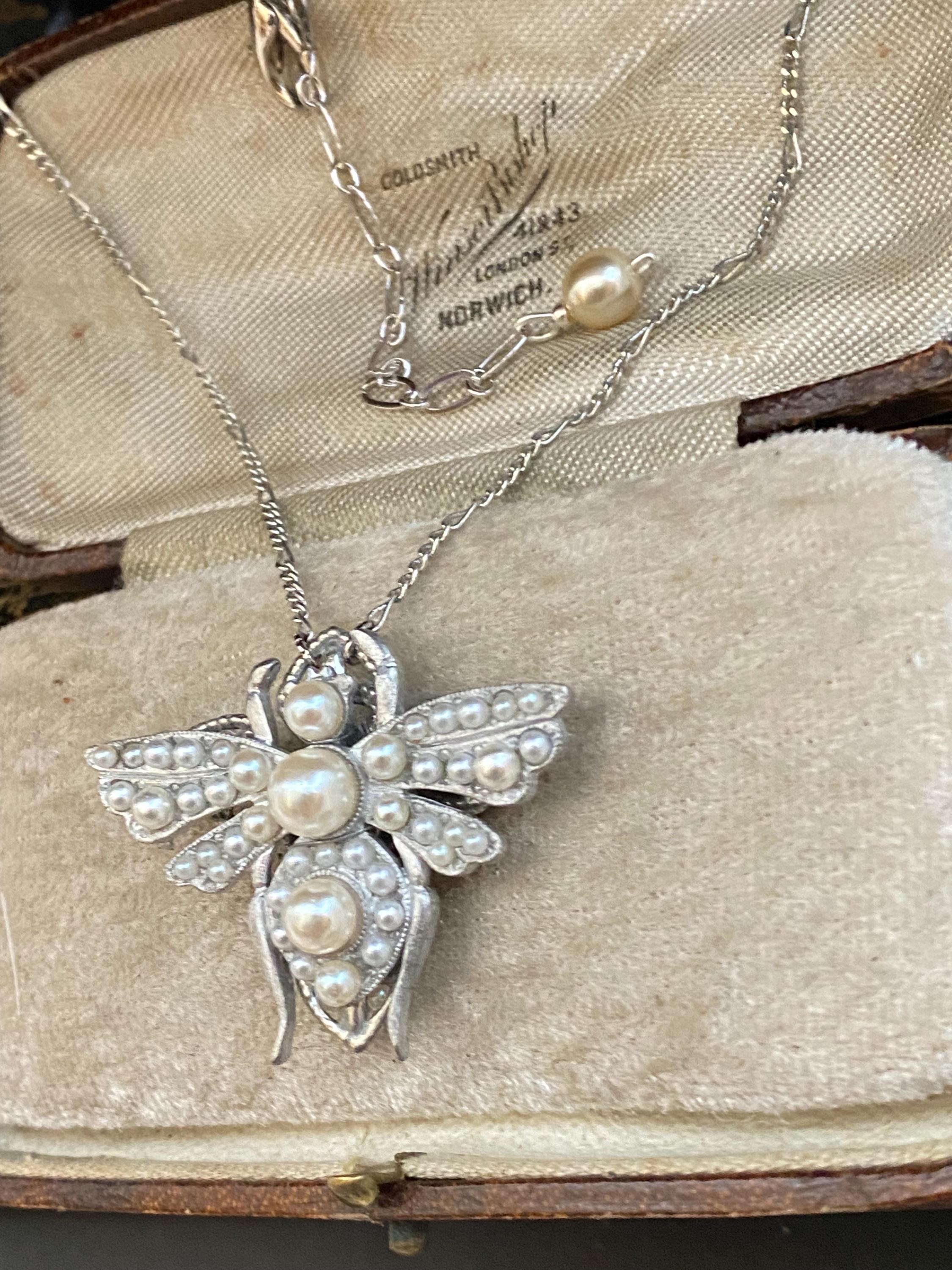 Gucci bee necklace - Etsy 日本
