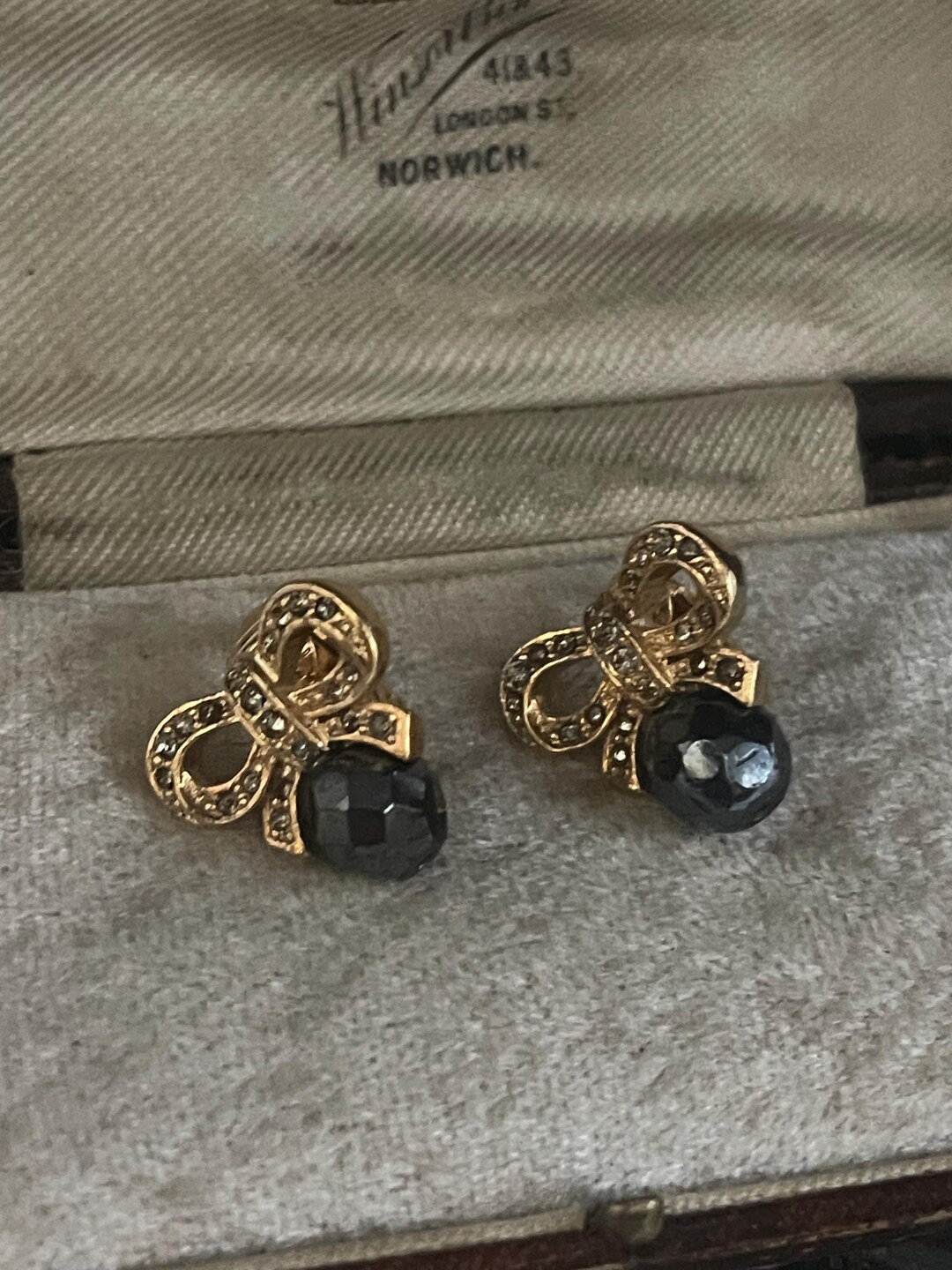 Boucles D’oreilles Anciennes Créateur – Dorées à L’or – Clips Perle