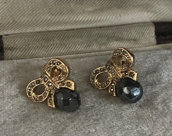 Boucles d'oreilles à clip en plaqué or et fausses perles circa