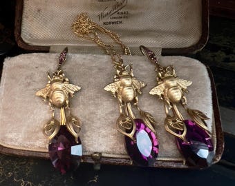 vintage Swarovski amethyst Purple stylish gold bee necklace and earrings set.  Very Gucci, Haskell style. Great Gifts for women