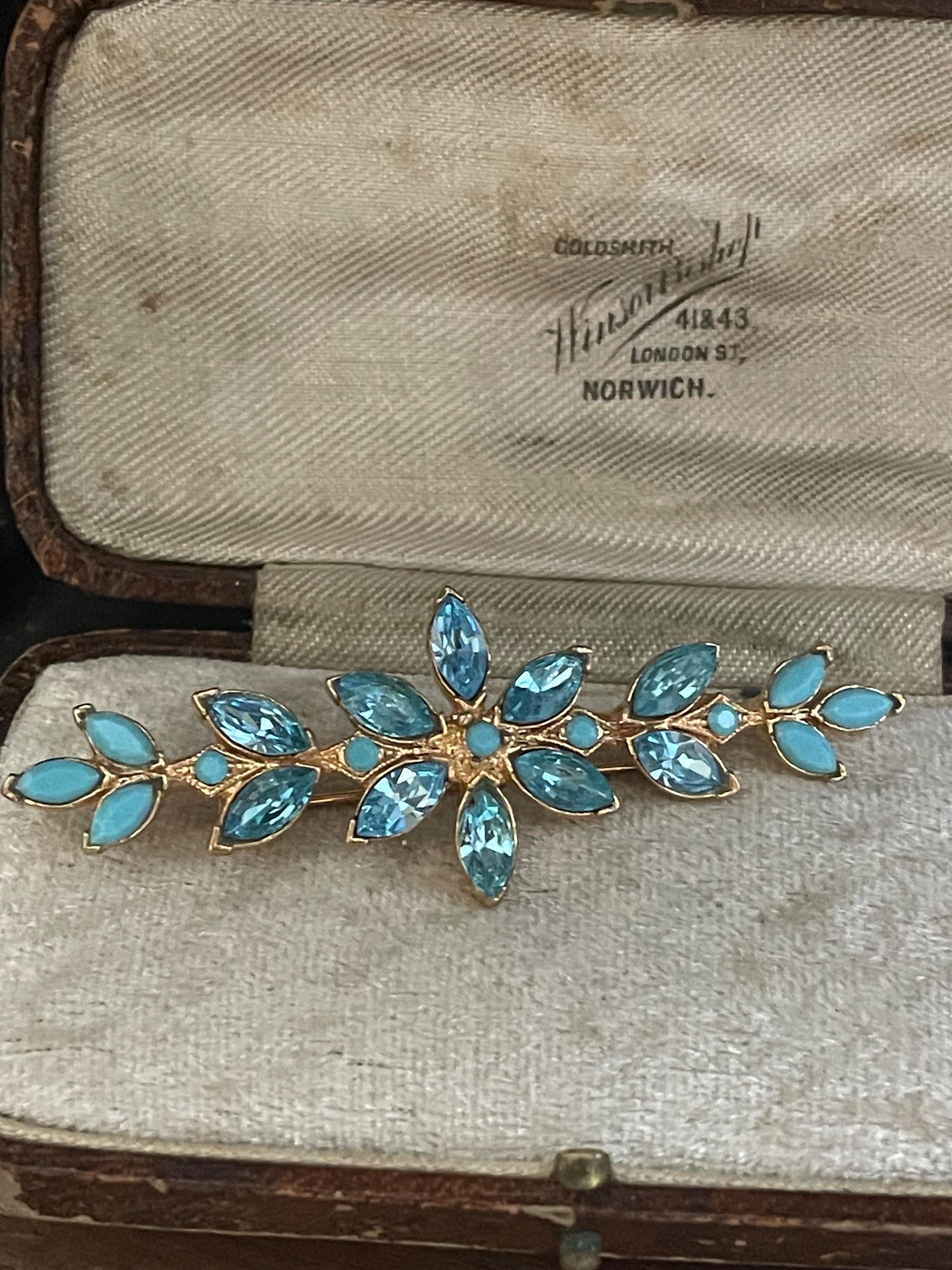 Beautiful Vintage Turquoise, aquamarine Crystal brooch, gold plated.