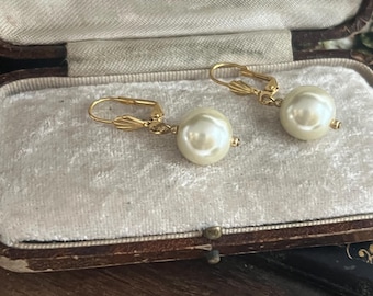 Beautiful vintage pearl gold plated  drop  hook pierced earrings 10mm