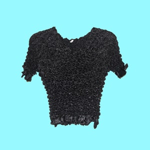 Vintage 90s 2000s y2k Popcorn Crop Top | Black Stretchy Scrunch Top | Short Sleeve Scoop Neck Blouse | Shiny Crinkle Pleat | Bubble Tee