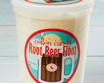 Könnte beinhalten: Ein weißer Plastikbehälter gefüllt mit Zuckerwatte, beschriftet "Cotton Candy Root Beer Float" mit einem Retro-Jukebox-Design auf dem Deckel und einer Illustration eines Root-Beer-Floats auf der Vorderseite. Der Behälter ist 1,75 oz.