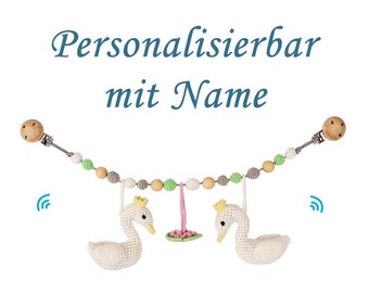 Kinderwagenkette mit NAME (personalisiert), gehäkelt, Schwan BIANCA (weiß), Sindibaba