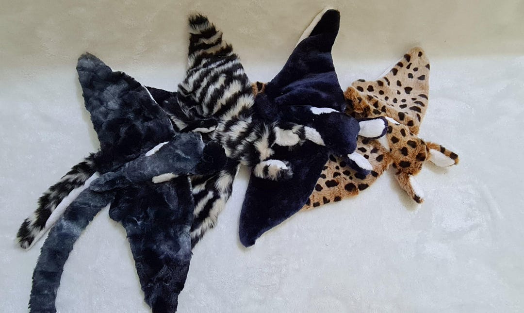 Manta Ray Plush Pet Toy with Rope Tail, Squeaker, and Crinkle main image 1