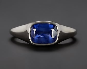 Anillo de sello de zafiro de 1,70 quilates con forma de cojín, bisel de platino natural (MTO-21017-PT)