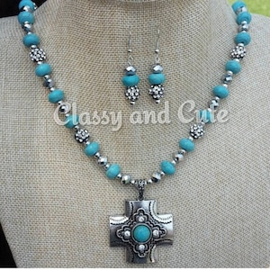 Conjunto de collar con cruz turquesa