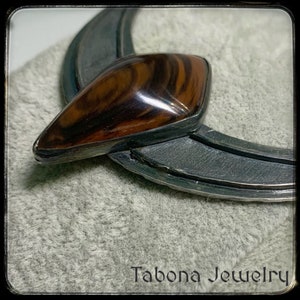 Collar de luna creciente de obsidiana