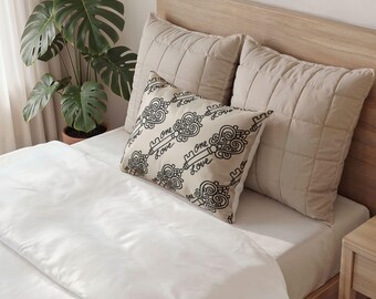 Funda de almohada vintage con estampado grande de llave y corazón / Tonos neutros / 100 % algodón / Colección 'One Love'