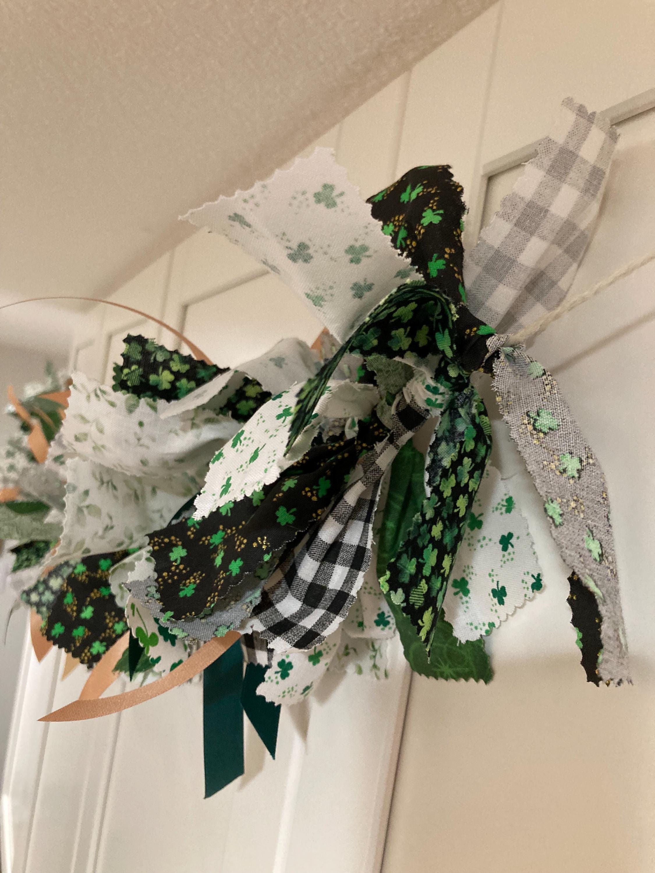 4 Ghirlande Verdi Con Trifogli Per San Patrizio – In Metallo E Plastica, Lunghezza 2 M, Pieghevoli Per Decorazioni A Tema Irlandese