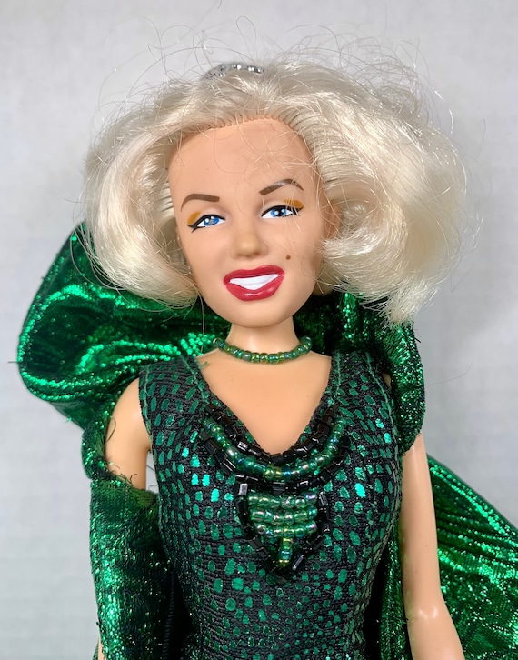 marilyn monroe doll green dress Men's Blue Towelling Bathrobe