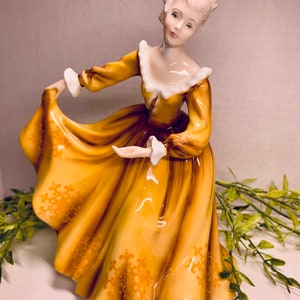 Royal Doulton Kirsty HN 2381 1970 English Porcelain Figurine