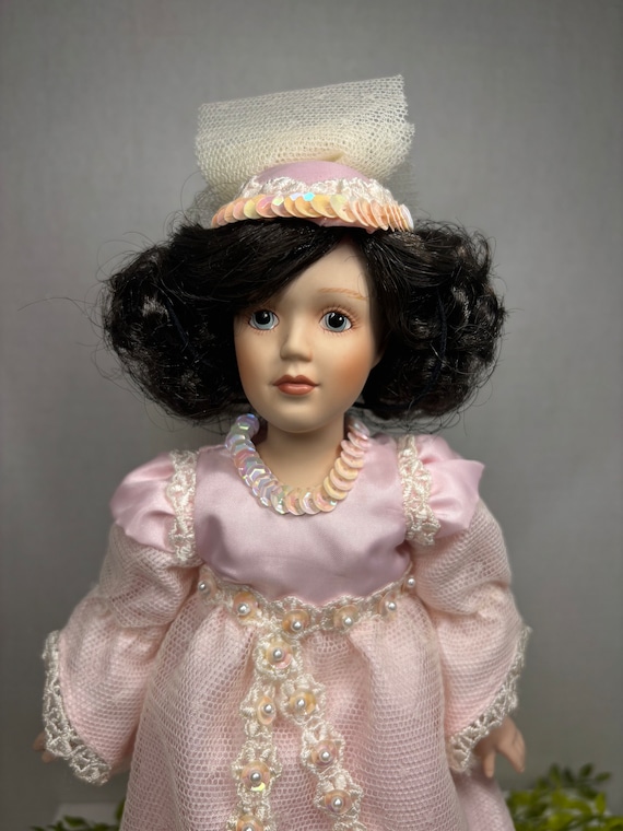 1987 Sleeping Beauty Porcelain Doll Danberry Mint Storybook