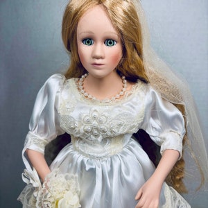 Abito da sposa in seta per bambola da sposa in porcellana vintage