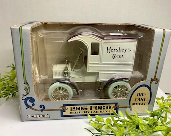 HERSHEY'S 1914 CHEVY DIE CAST ROADSTER in WOODEN BOX ERTL #F299 
