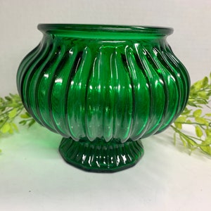 Vintage EO Brody Co. Emerald Vase # G105 Cleveland Ohio USA